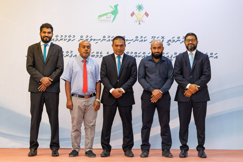 Councillors taking oath during the 5th term Fonadhoo Council ceremony and members appointed to the Women’s Development Committee