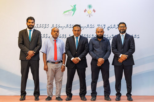 Councillors taking oath during the 5th term Fonadhoo Council ceremony and members appointed to the Women’s Development Committee