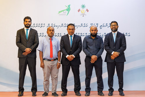 Councillors taking oath during the 5th term Fonadhoo Council ceremony and members appointed to the Women’s Development Committee