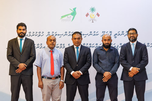 Councillors taking oath during the 5th term Fonadhoo Council ceremony and members appointed to the Women’s Development Committee