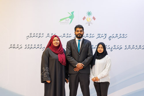 Councillors taking oath during the 5th term Fonadhoo Council ceremony and members appointed to the Women’s Development Committee