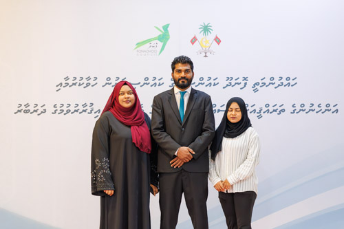 Councillors taking oath during the 5th term Fonadhoo Council ceremony and members appointed to the Women’s Development Committee