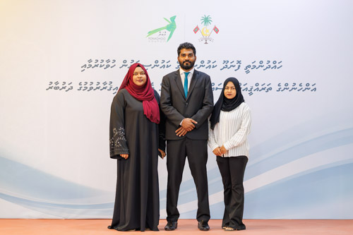 Councillors taking oath during the 5th term Fonadhoo Council ceremony and members appointed to the Women’s Development Committee
