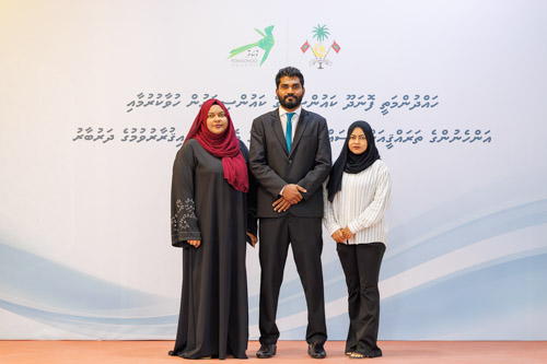 Councillors taking oath during the 5th term Fonadhoo Council ceremony and members appointed to the Women’s Development Committee