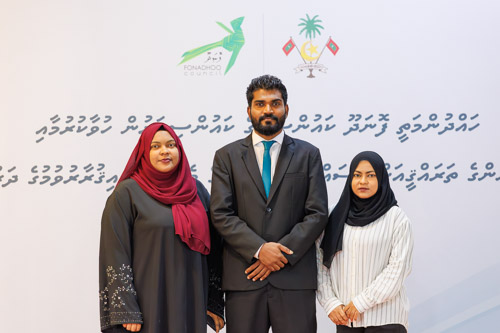 Councillors taking oath during the 5th term Fonadhoo Council ceremony and members appointed to the Women’s Development Committee