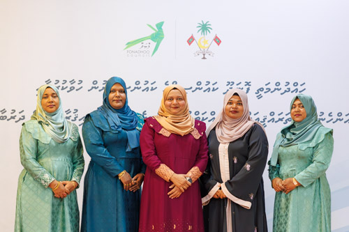Councillors taking oath during the 5th term Fonadhoo Council ceremony and members appointed to the Women’s Development Committee