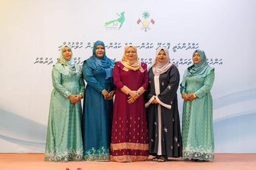 Councillors taking oath during the 5th term Fonadhoo Council ceremony and members appointed to the Women’s Development Committee