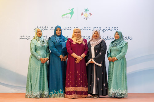Councillors taking oath during the 5th term Fonadhoo Council ceremony and members appointed to the Women’s Development Committee