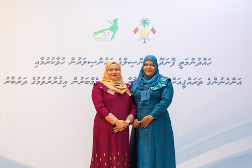 Councillors taking oath during the 5th term Fonadhoo Council ceremony and members appointed to the Women’s Development Committee