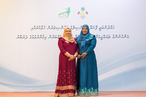 Councillors taking oath during the 5th term Fonadhoo Council ceremony and members appointed to the Women’s Development Committee