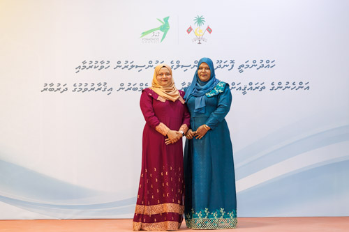 Councillors taking oath during the 5th term Fonadhoo Council ceremony and members appointed to the Women’s Development Committee