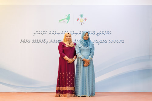 Councillors taking oath during the 5th term Fonadhoo Council ceremony and members appointed to the Women’s Development Committee