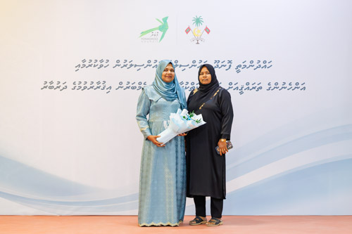 Councillors taking oath during the 5th term Fonadhoo Council ceremony and members appointed to the Women’s Development Committee