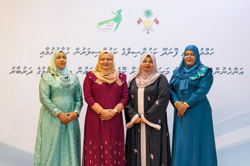 Councillors taking oath during the 5th term Fonadhoo Council ceremony and members appointed to the Women’s Development Committee