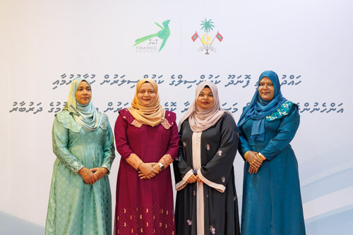 Councillors taking oath during the 5th term Fonadhoo Council ceremony and members appointed to the Women’s Development Committee
