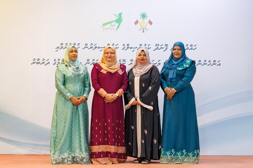 Councillors taking oath during the 5th term Fonadhoo Council ceremony and members appointed to the Women’s Development Committee
