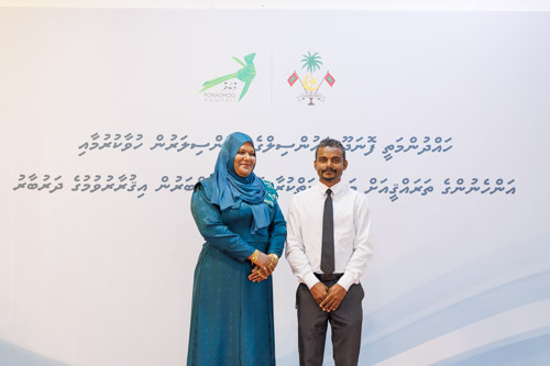 Councillors taking oath during the 5th term Fonadhoo Council ceremony and members appointed to the Women’s Development Committee