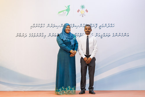 Councillors taking oath during the 5th term Fonadhoo Council ceremony and members appointed to the Women’s Development Committee