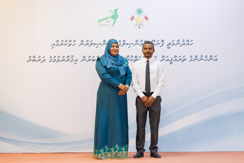 Councillors taking oath during the 5th term Fonadhoo Council ceremony and members appointed to the Women’s Development Committee