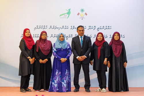 Councillors taking oath during the 5th term Fonadhoo Council ceremony and members appointed to the Women’s Development Committee