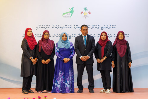 Councillors taking oath during the 5th term Fonadhoo Council ceremony and members appointed to the Women’s Development Committee