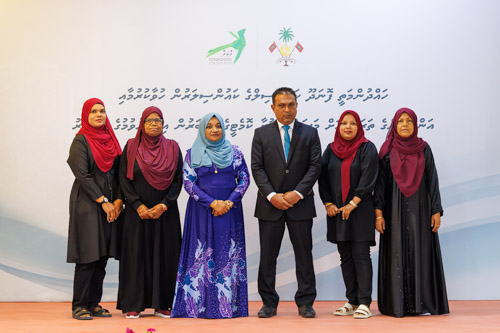 Councillors taking oath during the 5th term Fonadhoo Council ceremony and members appointed to the Women’s Development Committee