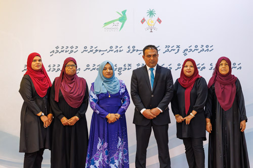 Councillors taking oath during the 5th term Fonadhoo Council ceremony and members appointed to the Women’s Development Committee