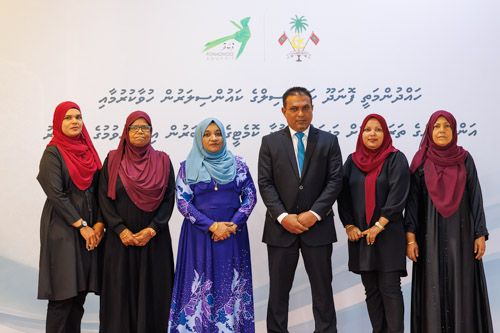 Councillors taking oath during the 5th term Fonadhoo Council ceremony and members appointed to the Women’s Development Committee