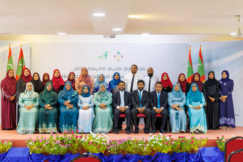 Councillors taking oath during the 5th term Fonadhoo Council ceremony and members appointed to the Women’s Development Committee
