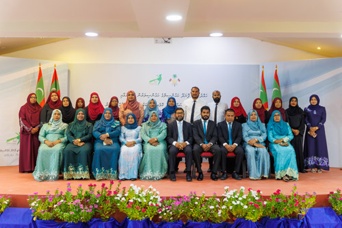 Councillors taking oath during the 5th term Fonadhoo Council ceremony and members appointed to the Women’s Development Committee