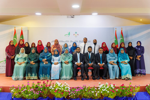 Councillors taking oath during the 5th term Fonadhoo Council ceremony and members appointed to the Women’s Development Committee