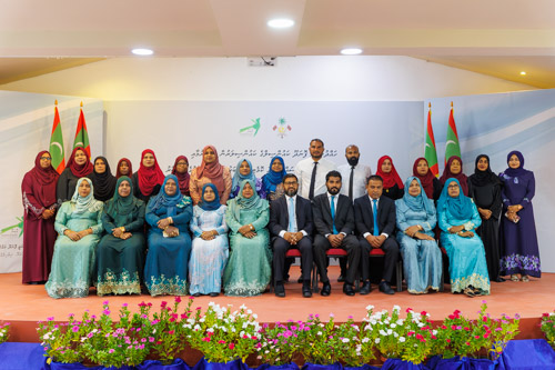 Councillors taking oath during the 5th term Fonadhoo Council ceremony and members appointed to the Women’s Development Committee