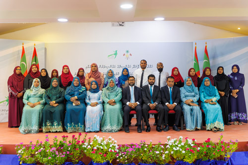 Councillors taking oath during the 5th term Fonadhoo Council ceremony and members appointed to the Women’s Development Committee