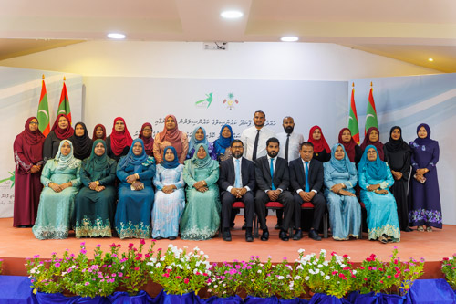 Councillors taking oath during the 5th term Fonadhoo Council ceremony and members appointed to the Women’s Development Committee
