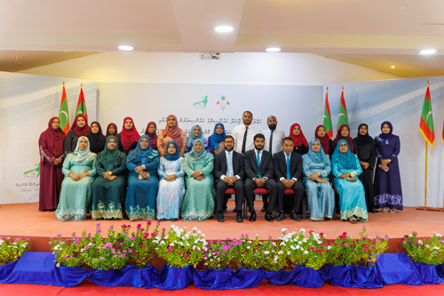 Councillors taking oath during the 5th term Fonadhoo Council ceremony and members appointed to the Women’s Development Committee
